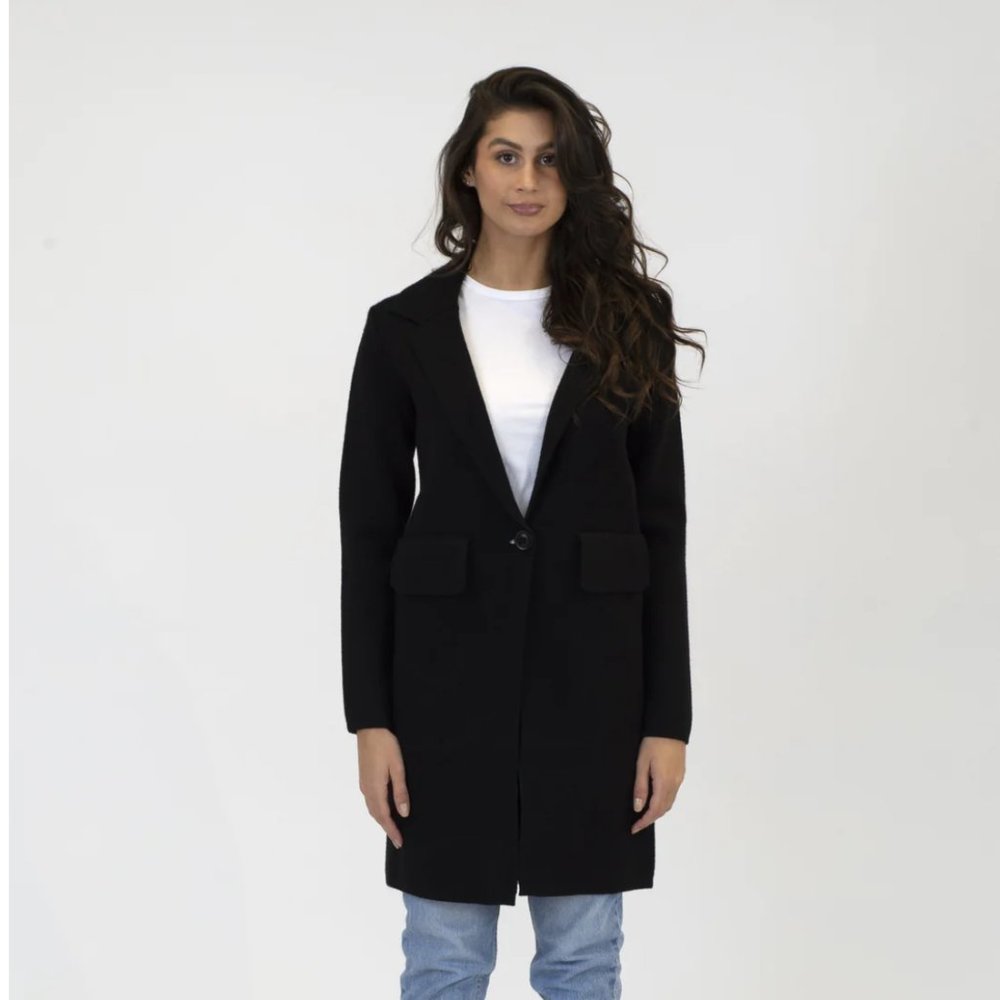 LYLA + LUXE FITTED KNIT COAT (Small, Black)